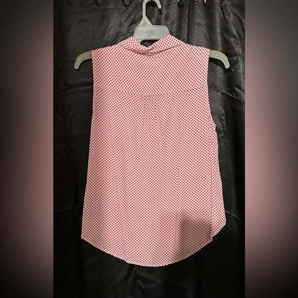 Women’s sleeveless button up blouse - Picture 3 of 3
